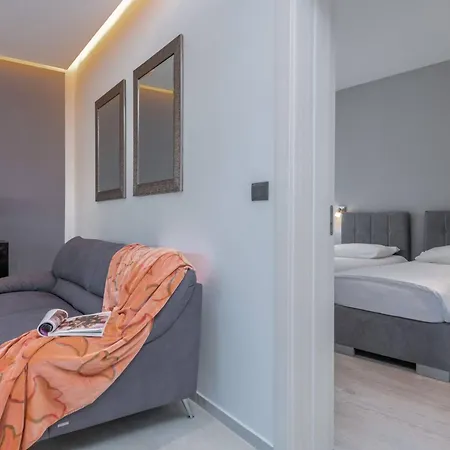 K Mit Jacuzzi Auf Dem Dach Und Meerblick By Interhome Premantura