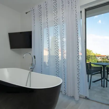 K Mit Jacuzzi Auf Dem Dach Und Meerblick By Interhome Casa vacanze *