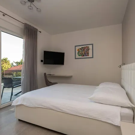 Hébergement de vacances K Mit Jacuzzi Auf Dem Dach Und Meerblick By Interhome Premantura