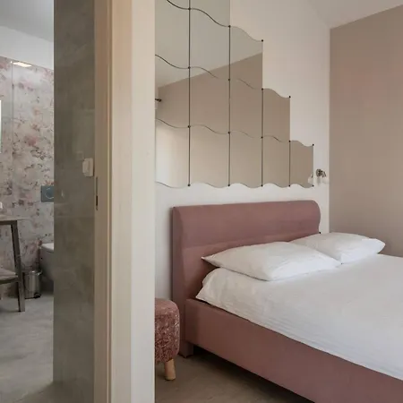 K Mit Jacuzzi Auf Dem Dach Und Meerblick By Interhome Casa vacanze Premantura