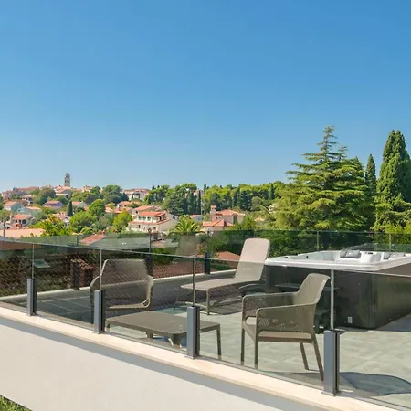K Mit Jacuzzi Auf Dem Dach Und Meerblick By Interhome Premantura
