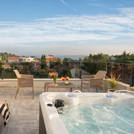 K Mit Jacuzzi Auf Dem Dach Und Meerblick By Interhome Premantura