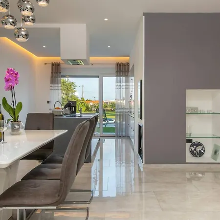 K Mit Jacuzzi Auf Dem Dach Und Meerblick By Interhome