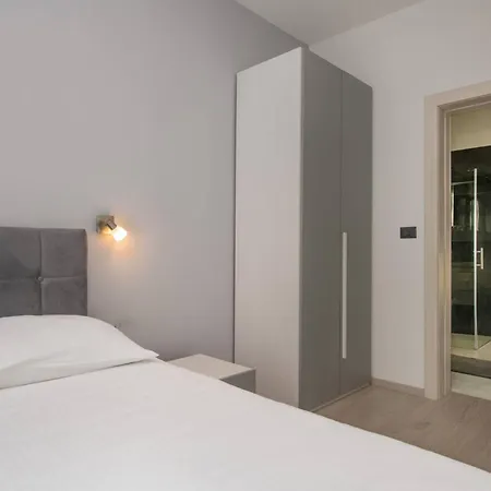 Nyaraló K Mit Jacuzzi Auf Dem Dach Und Meerblick By Interhome Premantura