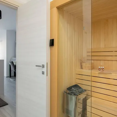 K Mit Jacuzzi Auf Dem Dach Und Meerblick By Interhome Nyaraló Premantura