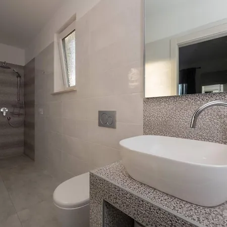 K Mit Jacuzzi Auf Dem Dach Und Meerblick By Interhome *