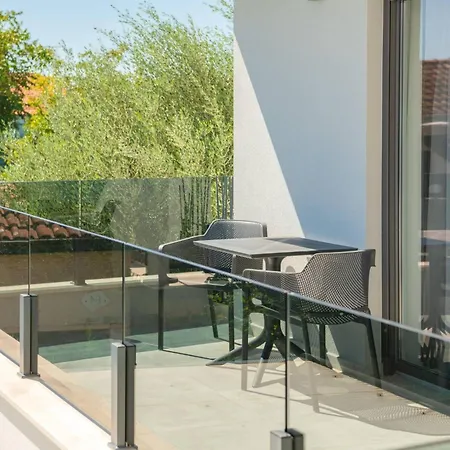 K Mit Jacuzzi Auf Dem Dach Und Meerblick By Interhome * Premantura