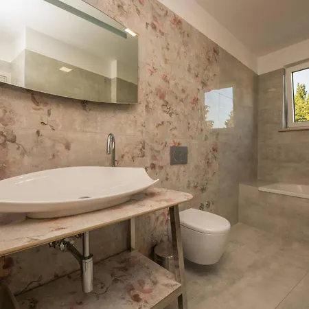 K Mit Jacuzzi Auf Dem Dach Und Meerblick By Interhome Premantura