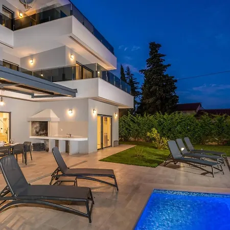 Nyaraló K Mit Jacuzzi Auf Dem Dach Und Meerblick By Interhome