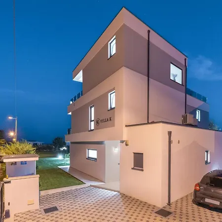 K Mit Jacuzzi Auf Dem Dach Und Meerblick By Interhome Premantura